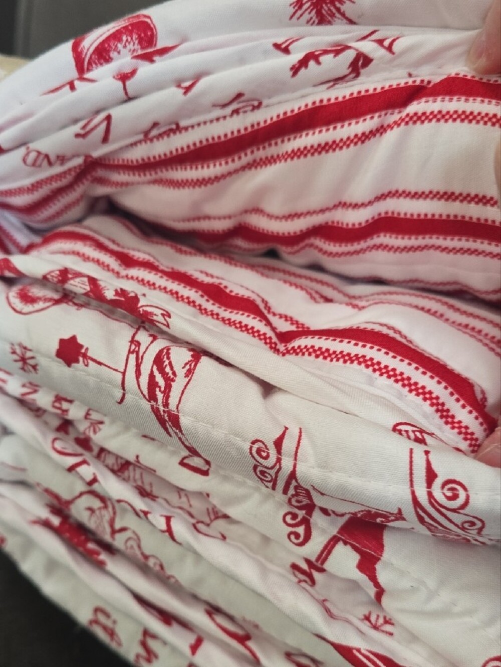 Full/Queen Christmas Quilt Set - Picture 6 of 6